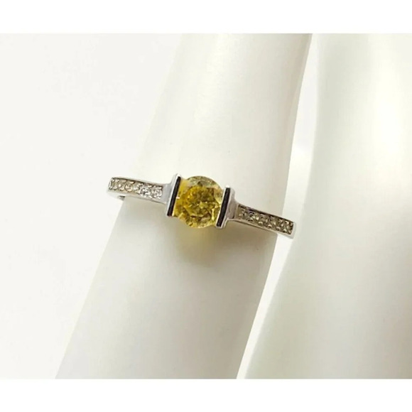 925 Sterling Silver Yellow Glass Solitaire Style Ring Faceted Size 6 - Picture 1 of 6